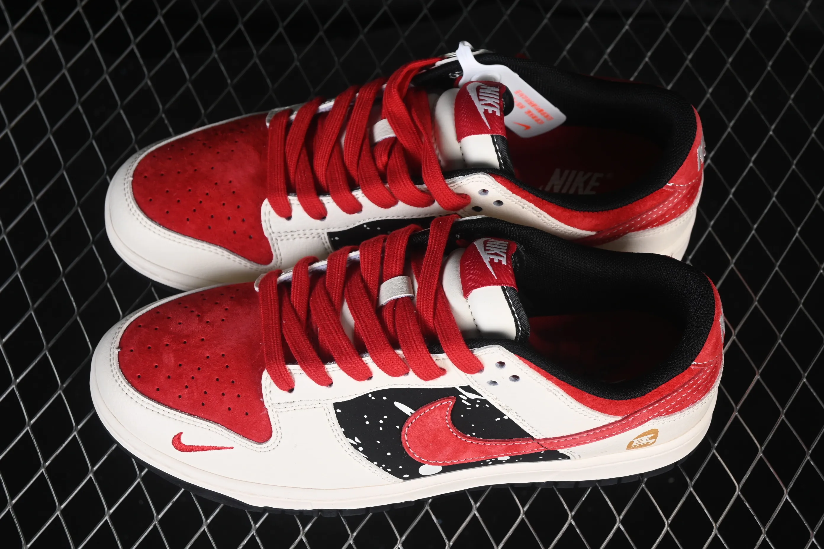 All categories Nk SB Dunk Series Nk SB Dunk Low High-end customization Low-top sneakers Nike SB Dunk Low Year of the Horse joint name Starry Sky Horse High-end customization Low-top casual skateboard shoes HG0026-007